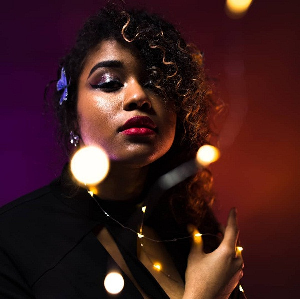 Sự dũng cảm, độc đáo của Mahogany được nhiều người đón nhận. Thay vì những lời nhận xét tiêu cực, cô ngày càng nhận được sự yêu thích, đồng hành từ những người hâm mộ.