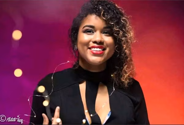 Thay vì chán ghét, Mahogany học cách yêu bản thân, chấp nhận khiếm khuyết của bản thân. Cô từng nói với mẹ giấc mơ tạo dựng tên tuổi trong lĩnh vực thời trang và được mẹ ủng hộ nhiệt tình.