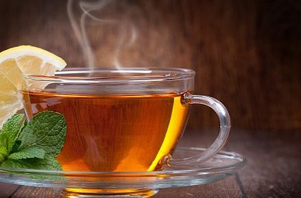 Các nhà khoa học cũng khuyến cáo, uống trà nóng hoặc đồ ăn nhiệt độ cao làm tăng nguy cơ sức khỏe thực quản. Hội phòng chống Ung thư Quốc tế từng xếp loại, thực phẩm, đồ uống trên 65 độ C là chất gây ung thư loại 2A. Chính vì vậy, bạn nên đợi trà nguội để thưởng thức.