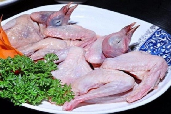 Trong khi đó, thịt lợn dùng chung với thịt chim bồ câu dễ gây ra tình trạng khí huyết khó lưu thông, có hại cho sức khỏe.