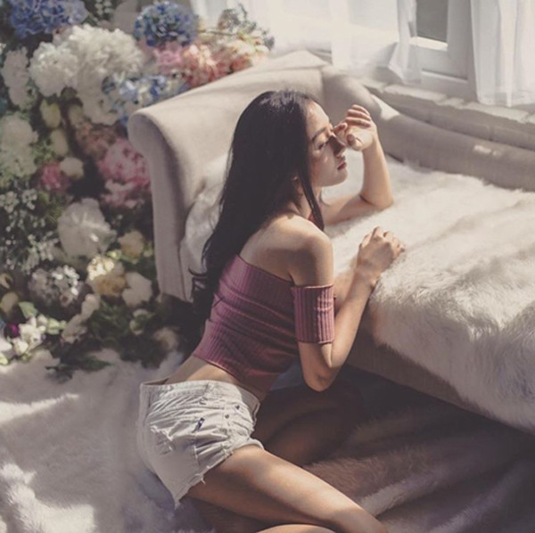 Cho tới hiện tại, chưa thấy Namkhing Kanyapak có hình ảnh sexy bị “ném đá” vì phô phang.