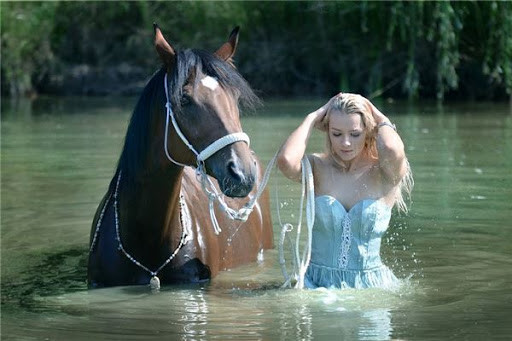 Để tránh tình trạng này, tuổi Ngọ nên tránh tiếp xúc với những người hay gây chuyện, luôn cố gắng giữ bình tĩnh trước sau như một. Con giáp cũng cẩn thận nếu cho vay tiền, kẻo mất tiền mất bạn.