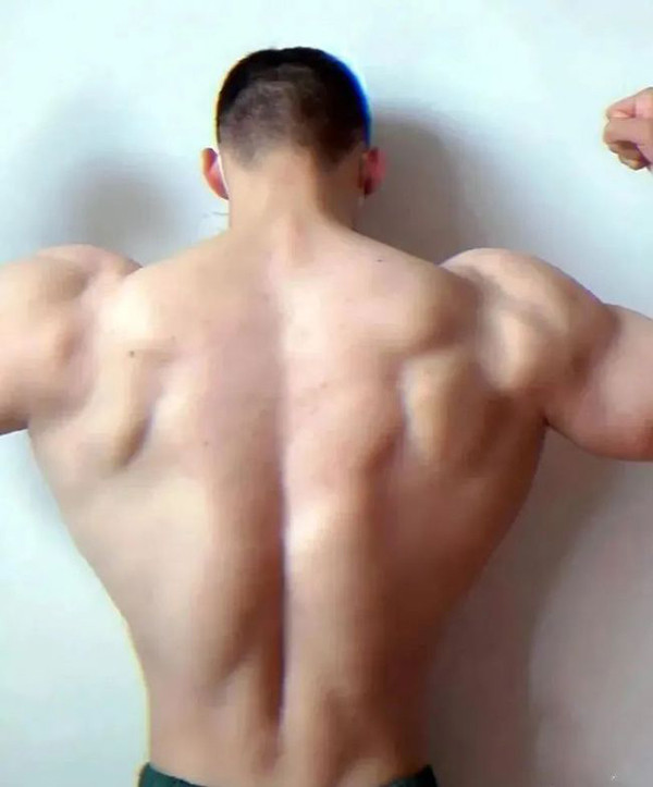 Anh không có bài tập cố định nào. Những môn bơi lội, đạp xe, đấm bốc, nhảy dây... đều được anh lựa chọn.