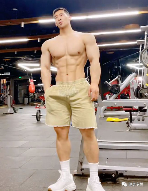 Nhiều người quan niệm công việc của bác sĩ rất bận rộn, hiếm có thời gian rèn luyện thể hình. Vậy nhưng, hình ảnh nam bác sĩ khiến nhiều người thay đổi cách nhìn.