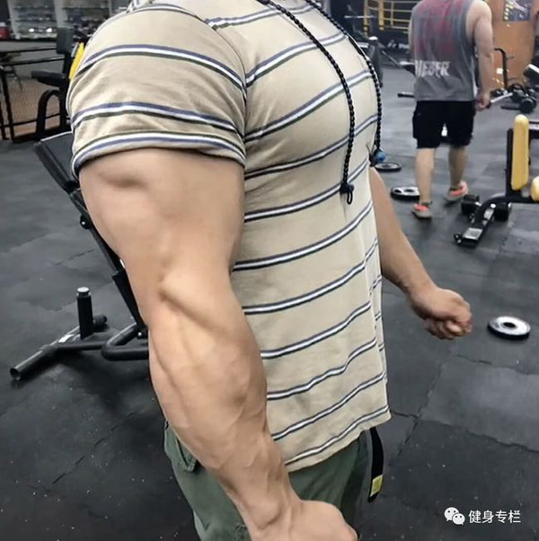 Kết quả nhận được thực sự viên mãn. Nam bác sĩ có chiều cao nổi bật 1m85 cùng cơ bắp cuộn sóng.