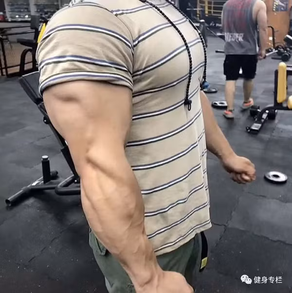 Kết quả nhận được thực sự viên mãn. Nam bác sĩ có chiều cao nổi bật 1m85 cùng cơ bắp cuộn sóng.