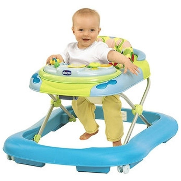 Giám đốc Trung tâm Y học Phục hồi chức năng của Bệnh viện Nhi Hạ Môn (Trung Quốc) lý giải, dùng xe tập đi làm giảm thời gian bò của trẻ. Trong khi đó, bò là cơ hội giúp trẻ khám phá thế giới xung quan bằng cách quan sát, cảm nhận giác quan.