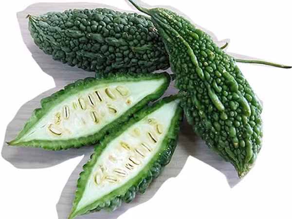 Tuy nhiên, mướp đắng lại chứa lượng axit oxalic khá cao. Theo tính toán, 100g mướp đắng có thể chứa tới 459mg axit oxalic. Chính vì vậy, những người lo lắng về sỏi thận không nên ăn quá nhiều.