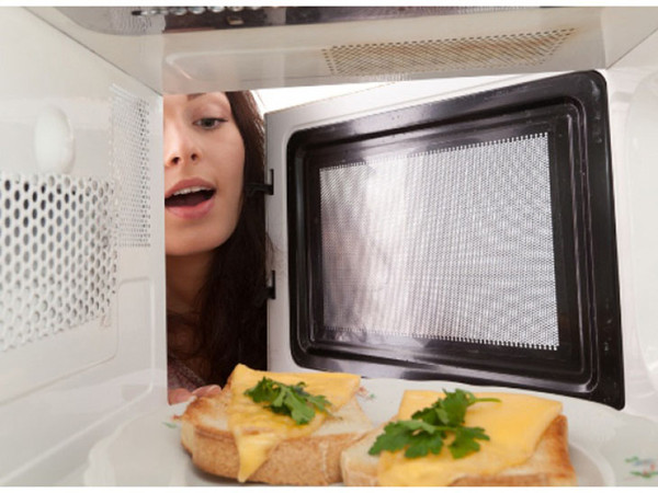 Thực phẩm chiên ngập dầu. Tất cả các loại dầu chỉ chịu đựng ở mức nhiệt nhất định. Vượt quá giới hạn này, chúng sẽ tạo ra chất độc hại như các gốc tự do. Trong khi đó, gốc tự do là nguyên nhân gây ra nhiều vấn đề sức khỏe, bao gồm cả ung thư.