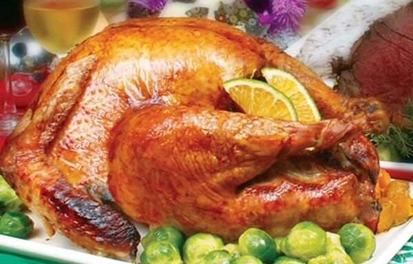 Theo chuyên gia dinh dưỡng Brigitte Zeitlin, khi dùng lò vi sóng hâm nóng gà, bạn phải đảm bảo miếng thịt được làm chín hoàn toàn cả trong lẫn ngoài bằng cách dùng dao khía bề mặt. Lò vi sóng đôi khi không làm chín đều được toàn bộ thức ăn. Bằng cách này, vi khuẩn vẫn có cơ hội sống sót, trở thành mầm bệnh.