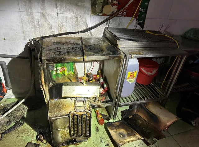 Kip thoi giai cuu doi vo chong gia mac ket trong can nha chay-Hinh-3