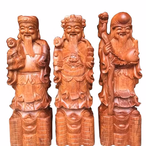 Từ hình ảnh trên, tượng Phúc – Lộc – Thọ chính là biểu tượng cho 3 niềm mong ước của con người trong cuộc sống. Trong phong thủy, trưng bày tượng Tam Đa trong nhà giúp mang đến tài lộc, may mắn, sức khỏe và thịnh vượng cho gia chủ. Tượng Tam Đa rất thích hợp để trưng bày phòng khách với ý nghĩa chiêu tài rước lộc cho gia chủ trong năm mới.