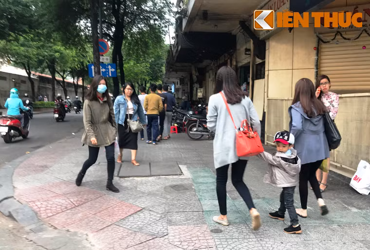 Không ít người dân TP.HCM tỏ ra vô cùng thích thú tận hưởng không khí lạnh vào dịp cuối năm, nhất là đúng vào những ngày cận Noel.