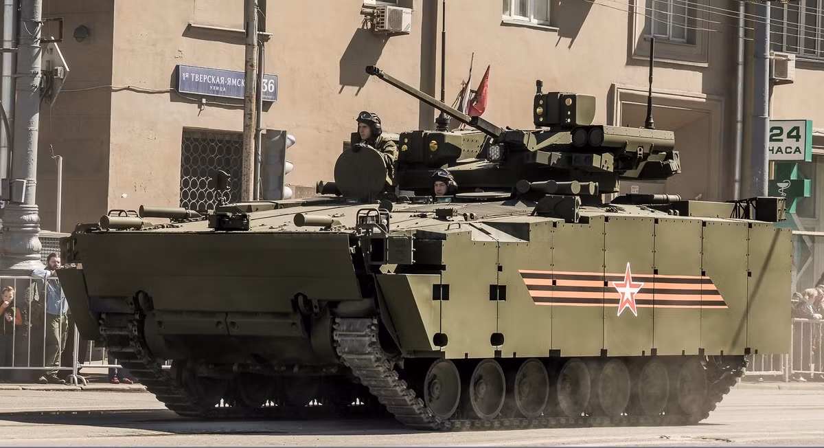 Tổng công trình sư của OAO KBM Sergei Abdulov tuyên bố: “Phương tiện này đang được thử nghiệm, còn việc được đưa vào trang bị thì sẽ phải chờ cùng với các xe họ Kurganets-25”.