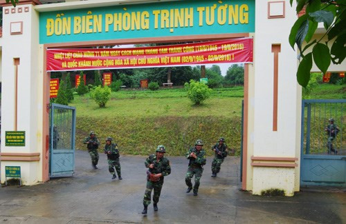 Lực lượng Đồn Biên phòng Trịnh Tượng (Việt Nam) cơ động lực lượng phong tỏa biên giới.