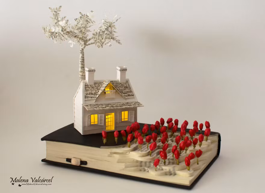 Với bàn tay khéo léo, Malena đã biến những điều khó tin thành hiện thực. Những tác phẩm nghệ thuật từ sách cũ của cô khiến nhiều người choáng ngợp bởi sự chi tiết. (Nguồn Bored Panda)