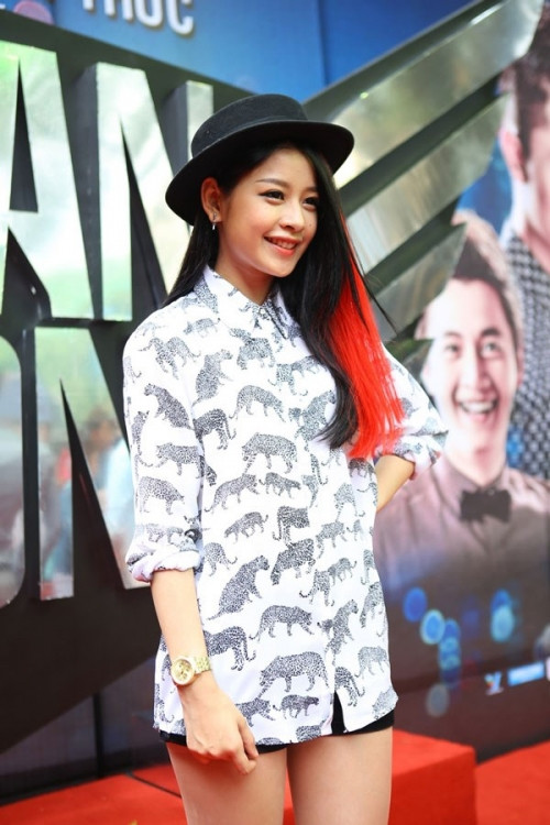 Đây cũng là lúc Chi Pu nói lời tạm biệt với hình tượng búp bê ngọt ngào vốn quen thuộc để biến mình thành một "urban girl" cá tính, năng động hơn nhiều.