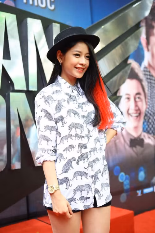 Đây cũng là lúc Chi Pu nói lời tạm biệt với hình tượng búp bê ngọt ngào vốn quen thuộc để biến mình thành một "urban girl" cá tính, năng động hơn nhiều.