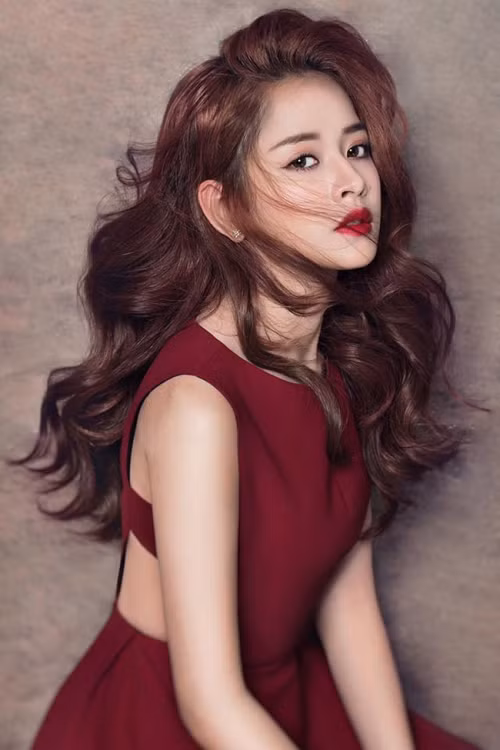 Chi Pu của hiện tại đã vươn tầm để trở thành một mỹ nhân của showbiz Việt, trở nên gợi cảm, quyến rũ và tinh tế hơn.