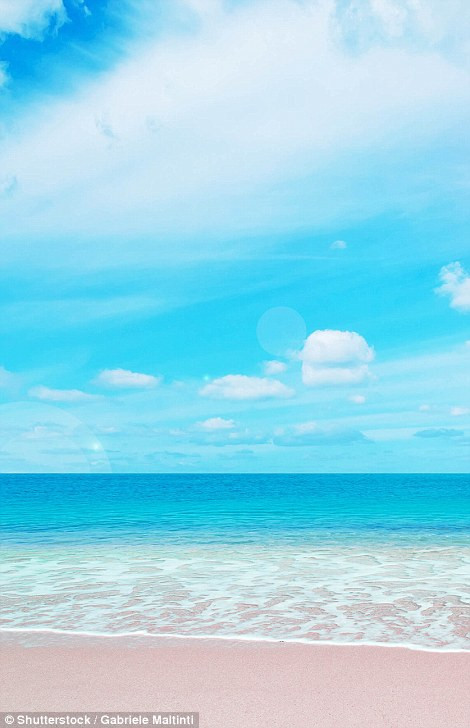 Bãi biển cát hồng ở đảo Sardinia, hòn đảo lớn thứ hai tại Địa Trung Hải.