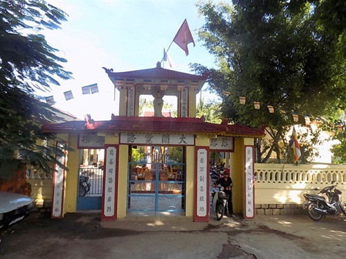 Bi an kho vang khong lo chon duoi goc cay chua Hoa Tien-Hinh-3