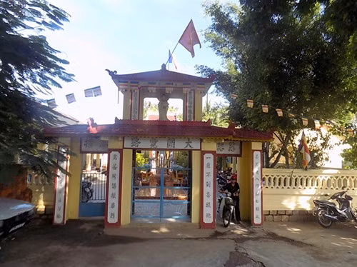 Bi an kho vang khong lo chon duoi goc cay chua Hoa Tien-Hinh-3