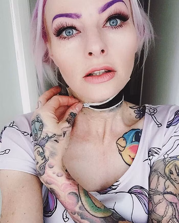 Sarah Mudle, năm nay 33 tuổi, là một nghệ sĩ trang điểm chuyên nghiệp. Bên cạnh việc hóa trang, trang điểm, Sarah còn là một người mẫu, một diễn viên ở Gold Coast, Australia. (Nguồn Bored Panda)