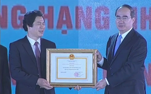 Huyện đón nhận bằng đạt chuẩn nông thôn mới