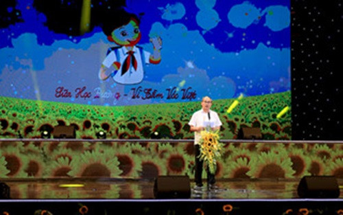 Chủ tịch Ủy ban Trung ương Mặt trận Tổ quốc Việt Nam Nguyễn Thiện Nhân phát biểu tại lễ khởi động chương trình "Sữa học đường - Vì tầm vóc Việt" của Tập đoàn TH.