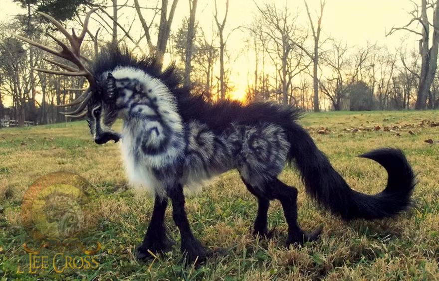 Thông thường, nghệ sĩ Lee Cross thường lấy cảm hứng sáng tạo từ những động vật hoang dã có thật và sử dụng trí tưởng tượng, tài năng và bàn tay khéo léo để biến chúng thành những sinh vật cổ tích tuyệt đẹp. (Nguồn Bored Panda)