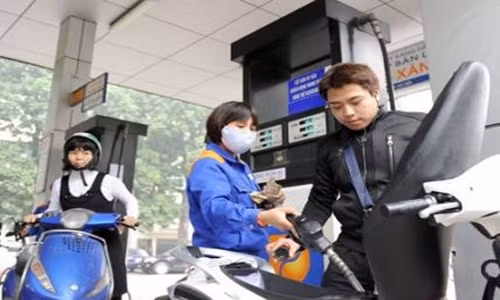 Dung ngay phu nu Viet Nam, gia xang co the tang manh?