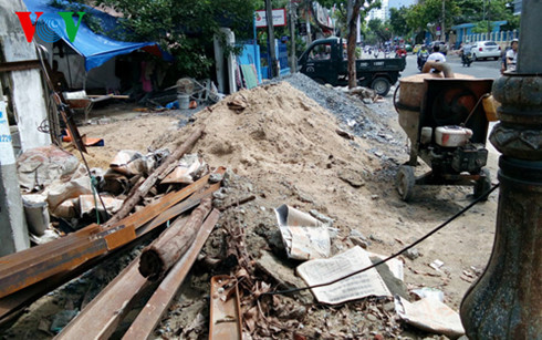 Da Nang Trai khoay dao duong giua mua mua gay buc xuc-Hinh-3