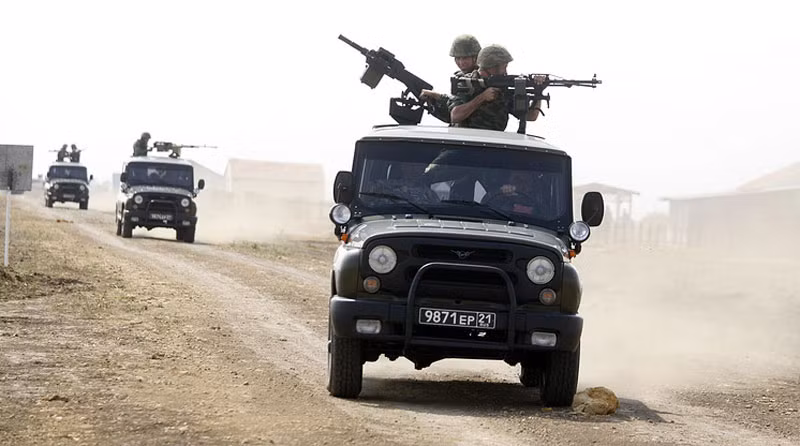 Loại trang bị tương tự như vậy đã được các quân nhân Liên Xô sử dụng trong cuộc chiến tranh ở Afganistan – lữ đoàn đặc nhiệm số 22 đã dùng các xe bán tải Toyota chiến lợi phẩm để tiêu diệt các đoàn xe của khủng bố. Trong cuộc nội chiến mới đây ở Libya các xe bán tải chiến đấu đã được sử dụng phổ biến hơn, cả quân nổi dậy, cả quân chính phủ đều tích cực sử dụng loại xe này. Nguồn ảnh: SouthFront