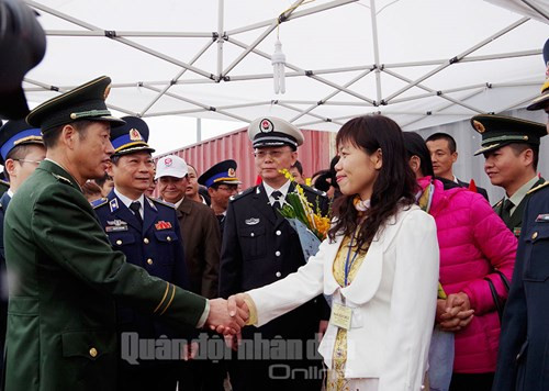 Đón tàu và thủy thủ cùng đoàn công tác ngày 10/11/2016 có đại diện Sở Ngoại vụ Hải Phòng, Bộ Tư lệnh Cảnh sát biển, Vùng Cảnh sát biển 1, Cục Đối ngoại-Bộ Quốc phòng, Bộ Chỉ huy quân sự thành phố Hải Phòng, đại diện Đại sứ quán Trung Quốc tại Việt Nam.