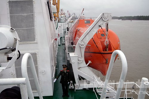 Tàu có 2 động cơ diezen chính và đạt vận tốc hành trình 16 hải lý/giờ. Tàu cũng được trang bị 2 xuồng cao tốc bố trí ở giữa hai bên mạn của thân tàu.