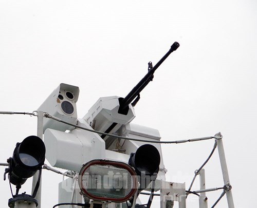 Tàu được trang bị 4 súng máy phòng không 12,7mm .