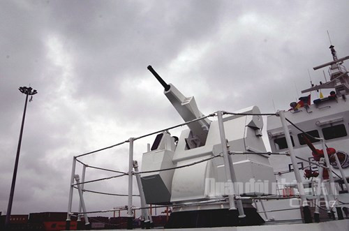 Tàu được trang bị một khẩu pháo tự động 30mm.