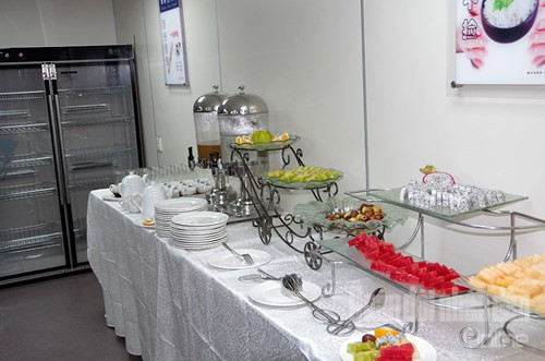 Phòng câu lạc bộ của tàu khá rộng và được trang trí rất bắt mắt