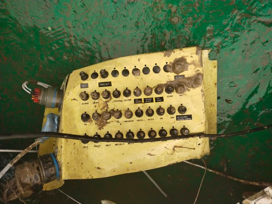 Truc thang Bell 505 roi: Tim thay vat nghi hop den, tam dung dich vu bay-Hinh-3