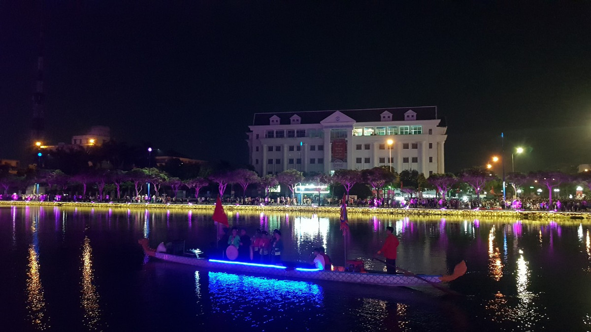 Hát chèo trên sông Sặt