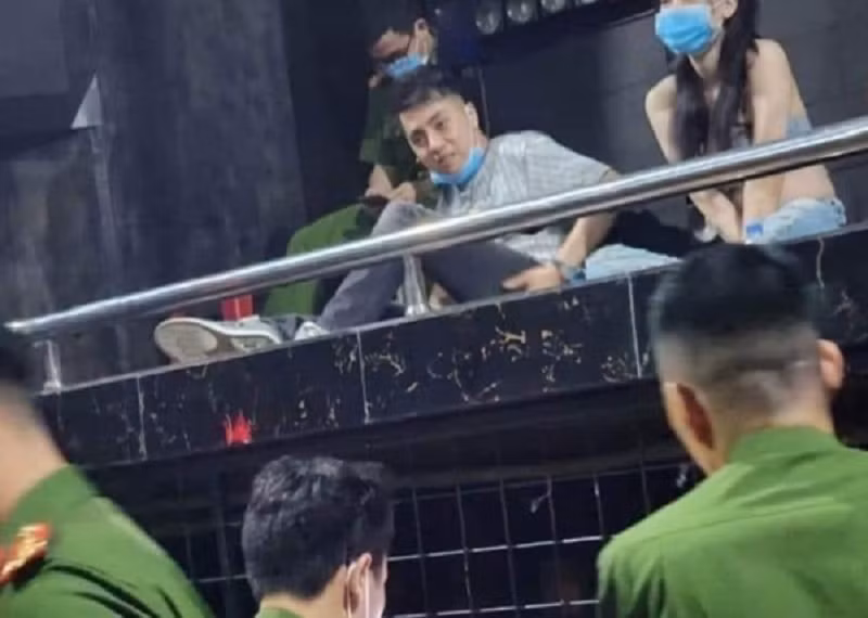 Hai Duong: Bat qua tang DJ Thai Hoang tang tru ma tuy tai Ruby Club 18