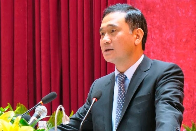 Ly do ong Ngo Ngoc Duc thoi giu chuc Bi thu Thanh uy Hoa Binh