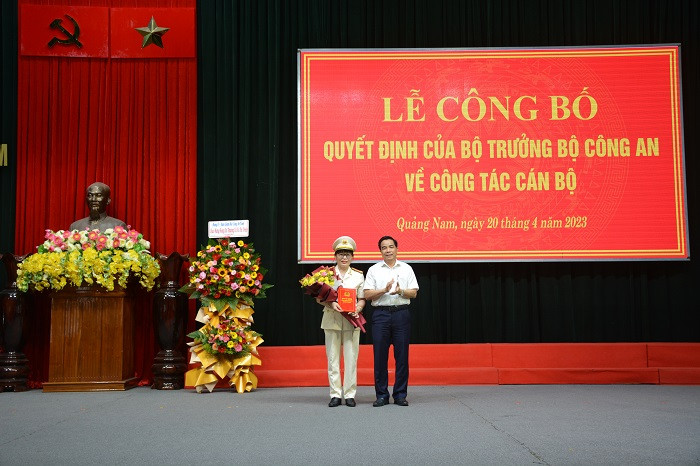 Thượng tá Võ Thị Trinh sinh năm 1977, quê ở huyện Điện Bàn, tỉnh Quảng Nam; vào ngành Công an tháng 10/1994; trình độ Đại học Cảnh sát nhân dân; cao cấp lý luận chính trị.