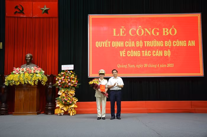 Thượng tá Võ Thị Trinh sinh năm 1977, quê ở huyện Điện Bàn, tỉnh Quảng Nam; vào ngành Công an tháng 10/1994; trình độ Đại học Cảnh sát nhân dân; cao cấp lý luận chính trị.