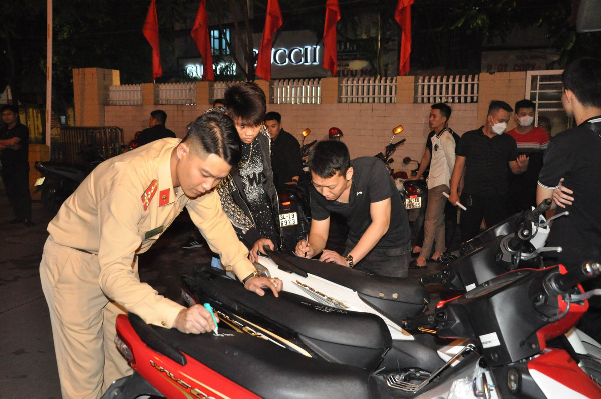 Một đêm, các tổ 151 CA Hải Dương phát hiện 97 đối tượng vi phạm - Hình 2 Mot dem, cac to 151 CA Hai Duong phat hien 97 doi tuong vi pham-Hinh-2