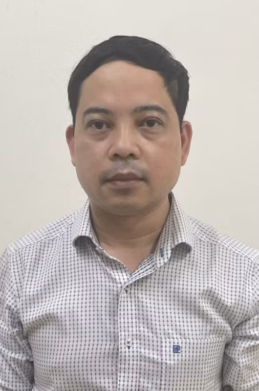  Cựu thư ký thứ trưởng Bộ Y tế hơn 180 lần nhận hối lộ 42,6 tỷ: Ông Phạm Trung Kiên – khi đang là thư ký của thứ trưởng Bộ Y tế đã có hơn 180 lần nhận hối lộ 42,6 tỷ để trình Bộ Y tế chấp thuận chuyến bay hoặc người dân được về nước trong dịch COVID-19. Cơ quan ANĐT Bộ Công an xác định nhận hối lộ số tiền lớn nhất trong vụ án "chuyến bay giải cứu". 