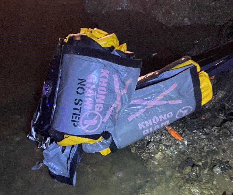 Xuyen dem cuu ho truc thang Bell 505 roi: Tim thay thi the phi cong-Hinh-6