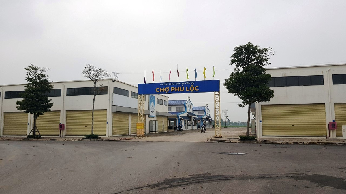  Chợ Phú Lộc mới nằm trong dự án Khu thương mại &amp; chợ Phú Lộc thuộc xã Cẩm Vũ, huyện Cẩm Giàng, tỉnh Hải Dương được xây dựng và hoàn thành tháng 7/2021. 