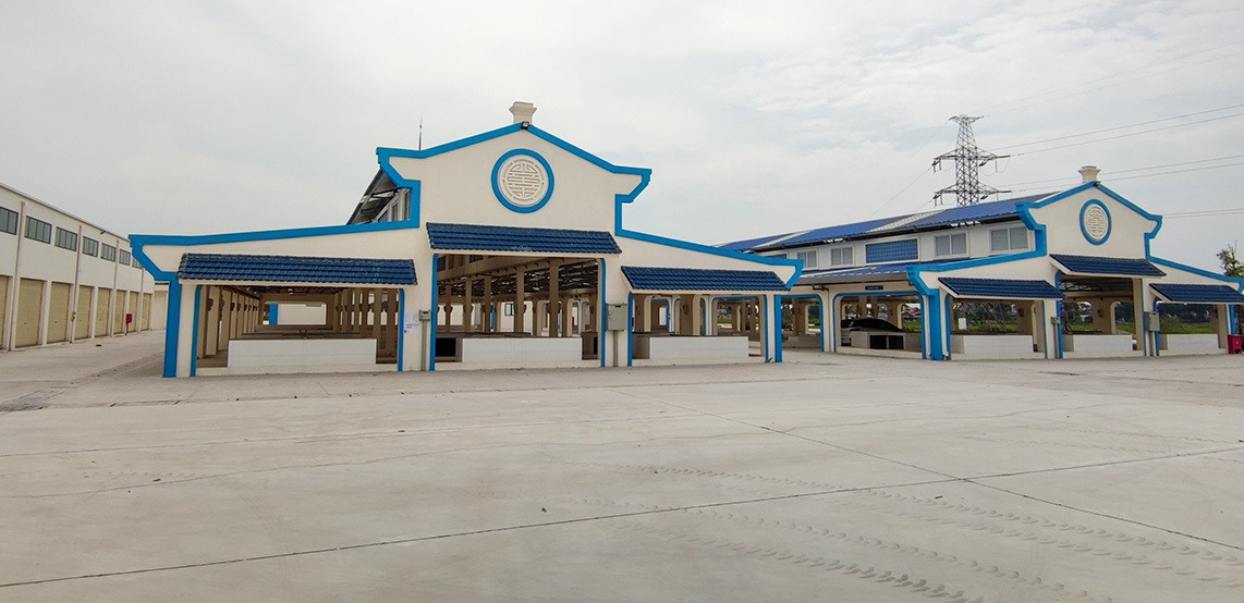 Tuy nhiên, các tiểu thương không muốn di chuyển vào khu chợ mới này.