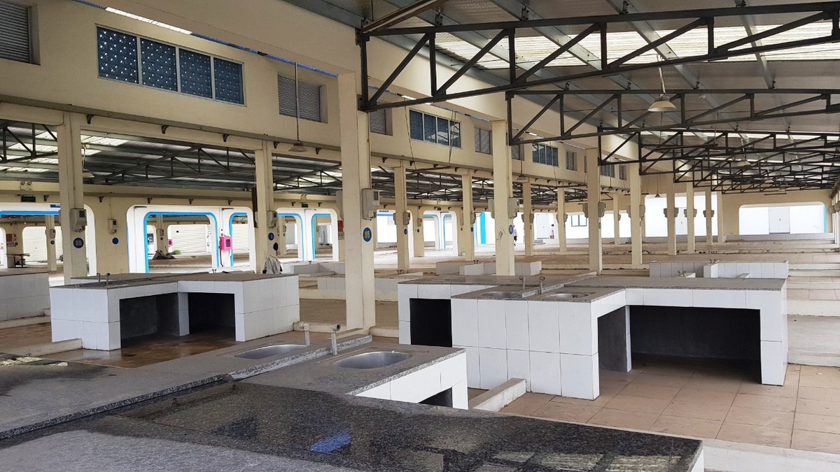 Sau khi hoàn thiện thi công, tháng 7/2021, Công ty CP Tập đoàn đầu tư Tây Bắc đã tổ chức bàn giao cho UBND huyện Cẩm Giàng và UBND xã Cẩm Vũ quản lý. Chợ mới hiện tại hoàn toàn thuộc quyền quản lý, vận hành của UBND xã Cẩm Vũ.